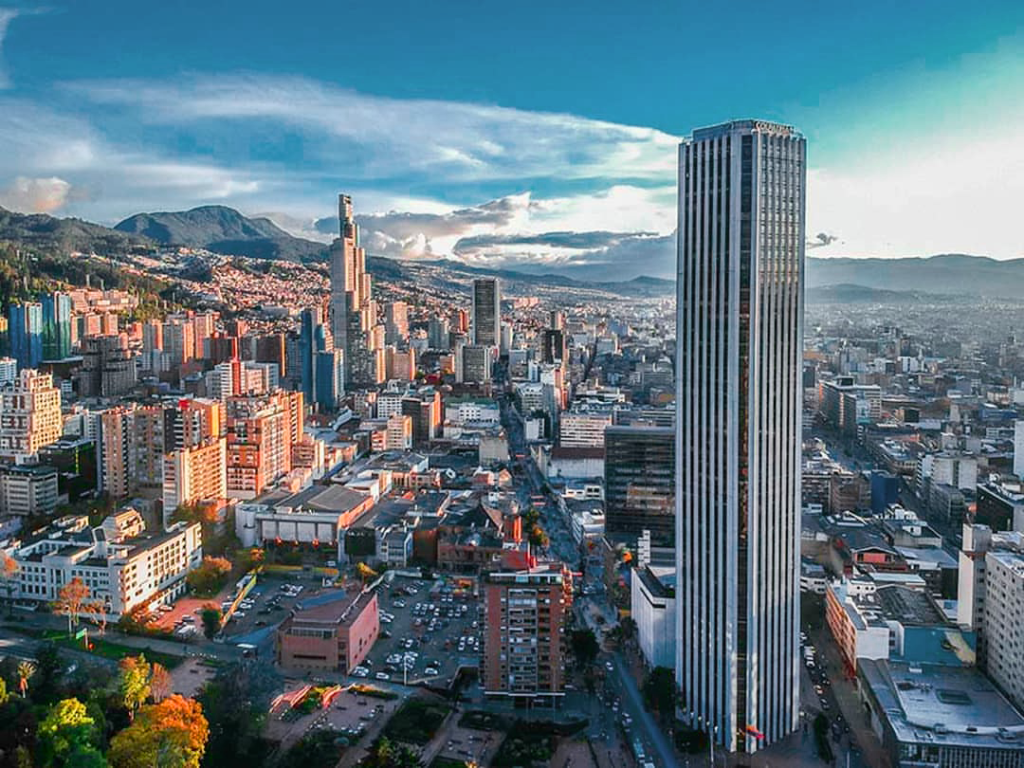 Panorama de oficinas y vivienda en Bogotá Colombia